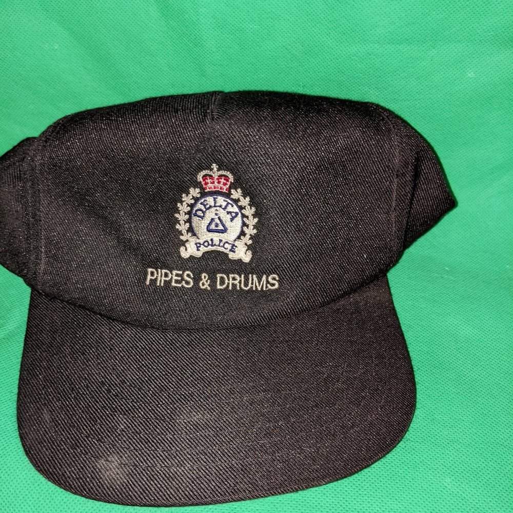 Baseball cap/hat.